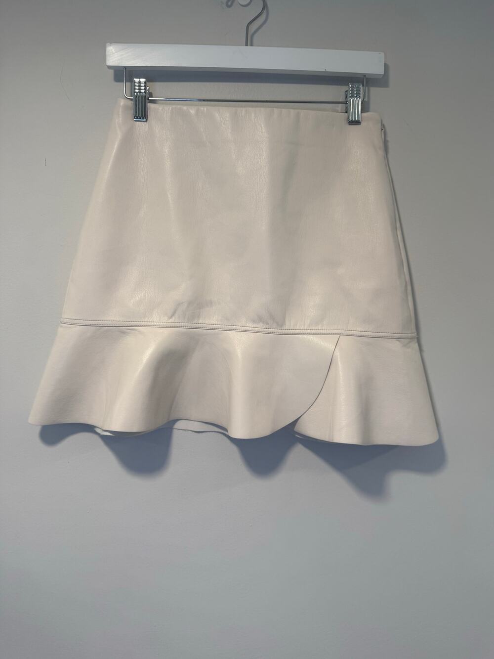 Wilfred Vegan Leather Mini Skirt Peplum Flutter Hem Cream Size 4